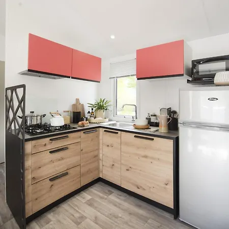 Aux Oiseaux مكان تخييم *